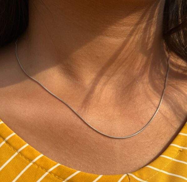 SLEEK CHAIN
